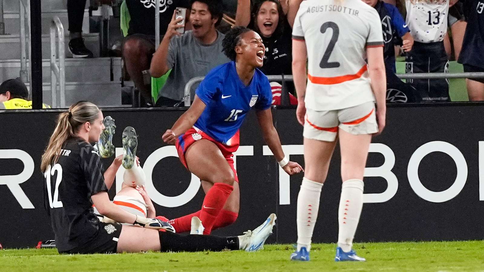 官方：罗马续约18岁小将马蒂亚-曼尼尼和亚历山德罗-罗马诺.